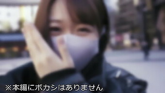 20歳の大学生、若いエマちゃんが、アイドルクラスのaホールで珍しいjdちゃんの地位を獲得し、可愛いssrビジュアルと見事な体格を披露します。