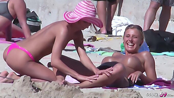 Teenlesben Am Strand In Realem Pornovideo Erwischt