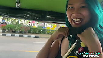 Gadis Thai Yang Bernafsu Turun Dan Kotor Dengan Zakar Putih Besar.