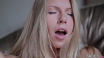 Sensuel Nydelse Med Angelica I En Varm Pornoscene