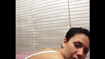 Video Rumah Elena Mikhailova: Spesial Blowjob Untuk Penggemarnya