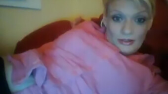 Blonde Amateur Devient Coquine En Webcam