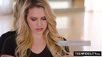 ก้นใหญ่ของ Mia Malkova เข้ามาแทนที่ในวิดีโอร้อนนี้