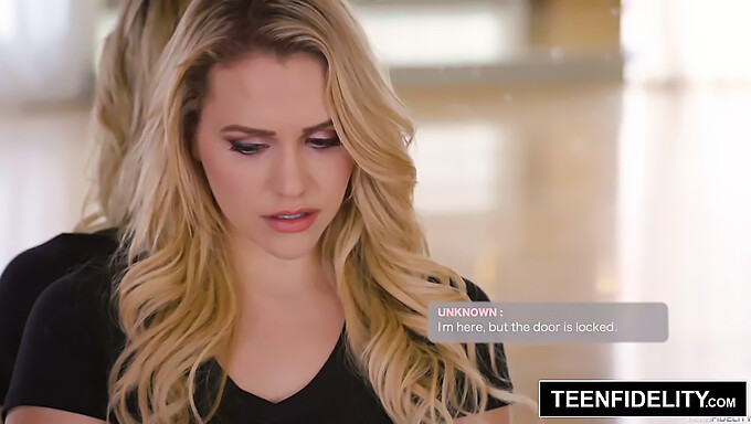 Mia Malkova Truer Bankmanden Med Sin Saftige Bytte I Denne Afpresningsvideo