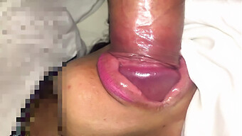 Asiatisk Pige Giver En Deepthroat Blowjob Til En Stor Pik