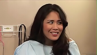 Doctora Y Paciente Asiática: Jessica Bangkok Y Su Paciente