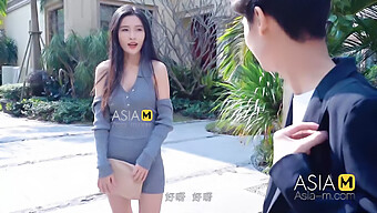 Gadis Asia Chen Xiao Yu Menikmati 69 Dan Cunnilingus Dengan Payudara Kecil