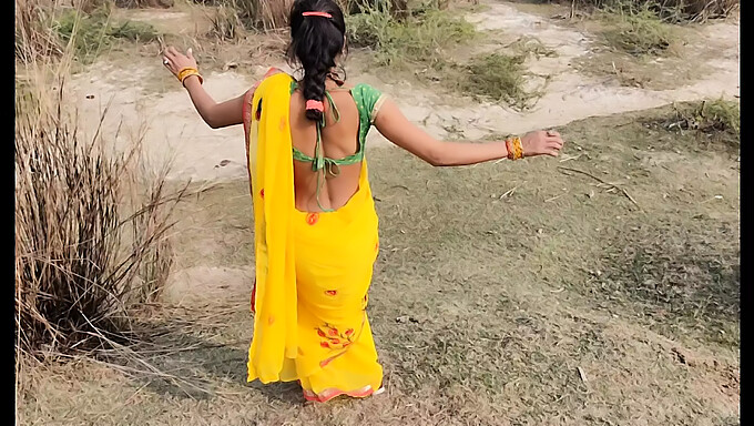 Big Ass 18-Year-Old Indian Girl Gets Naked And Shows Off Her Natural Breasts In Public