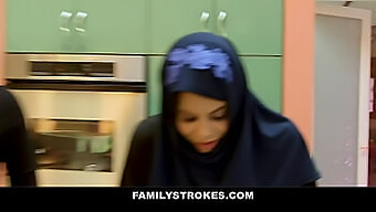 Arabic Milf Mendapatkan Vaginanya Dientot Oleh Pria Amerika