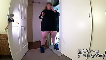 Fat And Dirty - A Beautiful Fat Woman'S Smoking And Peeing Session