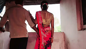 หน้าอกธรรมชาติขนาดใหญ่ของ Desi Bhabhi ในการกระทํา