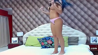 Assista A Uma Amadora Gostosa Com Seios Grandes Na Webcam Ao Vivo