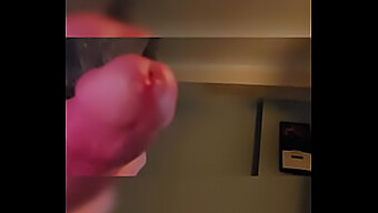 Velký Penis, Výstřik A Obličejová Akce V Hardcore Gay Videu