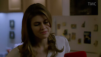 Alexandra Daddario'Yu Sıcak Bir Sahnede Görün