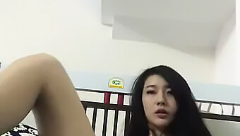 Singaporean Chinese Girl Shows Off Her Body