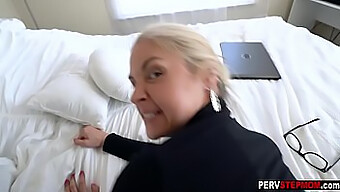 Blond Milf-Styvmamma Får Sin Rumpa Knullad Av Sin Styvson