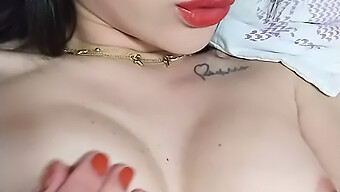 Orgasme Webcam Latina Dengan Vibrator Dan Tato