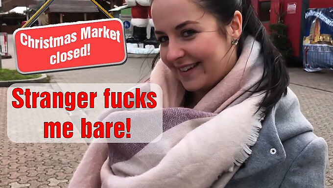 Bareback Neuken Met Een Vreemde Op De Kerstmarkt