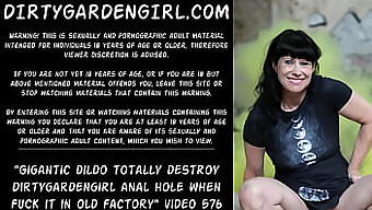 Oglejte Si, Kako Velik Dildo Uničuje Analno Odprtino Dirtygardengirl