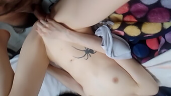 Colombiaanse Babe Zoekt Grote Lul Om Haar Vagina Nat Te Maken