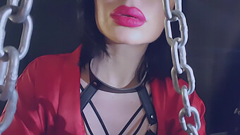 Juego Con Vibrador Y Corrida Facial En Una Escena Bdsm Femdom