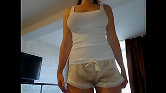 Amateur Webcam Girlfriend Caught On Camera