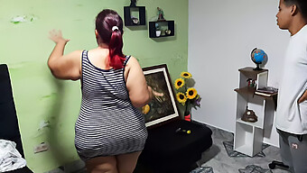 Kolombiyalı Milf, Genç Adamı Penis Emmeye Davet Ediyor