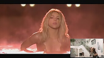 เลสเบี้ยน Shakira และ Rihanna ผลัดกันเย็ดในวิดีโอ Hd นี้