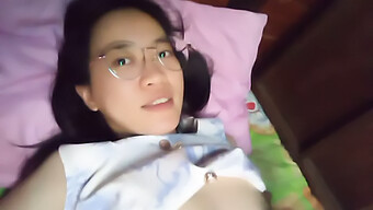 Gadis Asia Masturbasi Dalam Video Buatan Sendiri