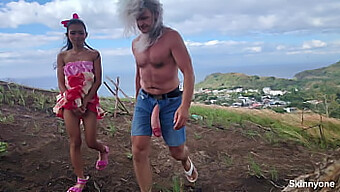 Beau-Père Et Beau-Fils S'Engagent Dans Un Tabou Dans L'Océan Et La Montagne