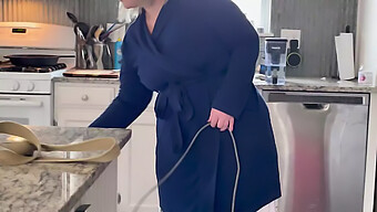 Milf Mom'S Solo Play In The Kitchen