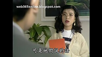 Çinli Milf Jie Wang 1992 Video'Da Yaramaz Oluyor