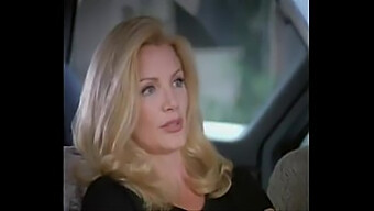 Blonde Bom Shannon Tweed In Een Hete Scène